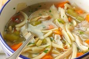 Sriuba su makarnaları ve bulvėmis: su alıcıları ve malta mėsa Kaip virti makaronų sriubą be mėsos