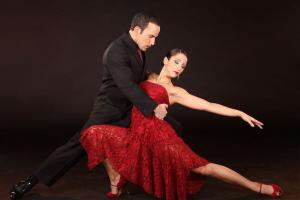Kodėl svajojama šokti Tango؟